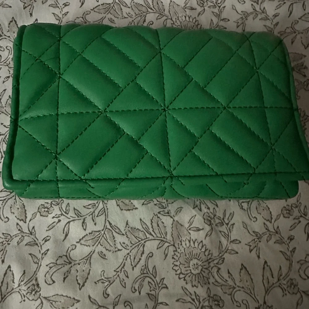 Zara Emerald Quilted Clutch - Picture 2 of 6